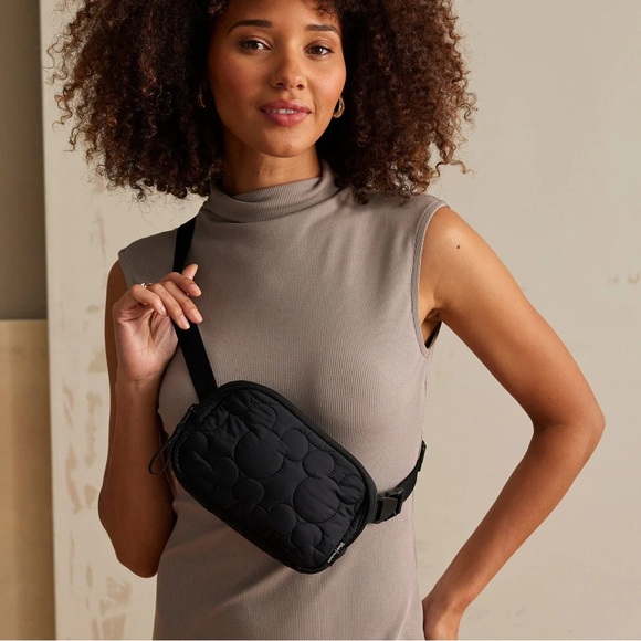 New Vera Bradley Disney Mini Belt Bag Black Featherweight Quilted Mickey Ears - Picture 15 of 15